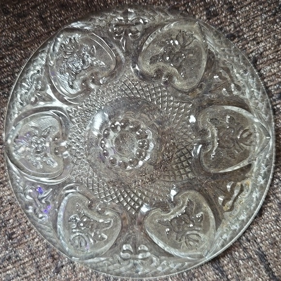 KIG Malasyia Clear Glass Heart And Roses Crystal Patterned Candy Dish w Lid 70s - Picture 2 of 8